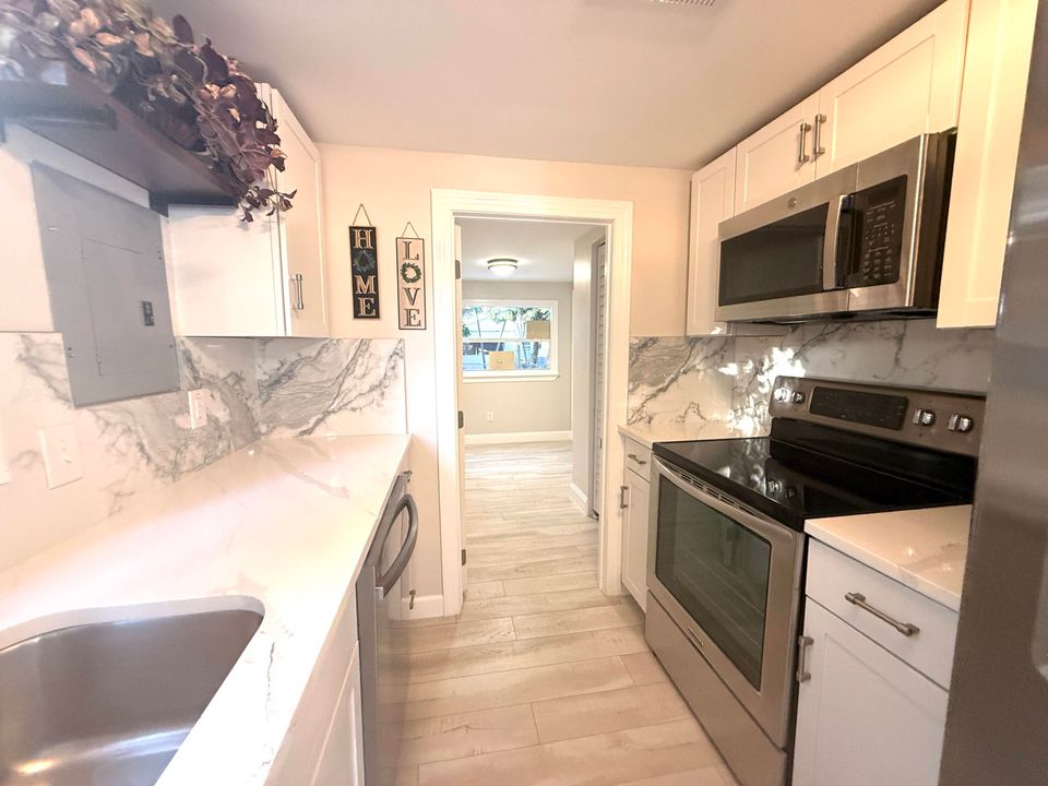 На продажу: $349,999 (3 спален, 1 ванн, 716 Квадратных фут)