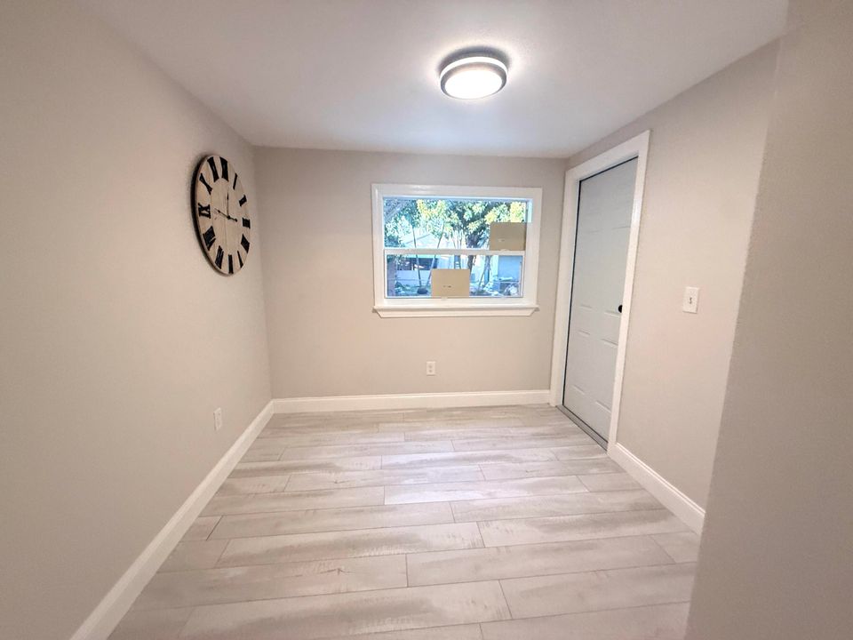 На продажу: $349,999 (3 спален, 1 ванн, 716 Квадратных фут)