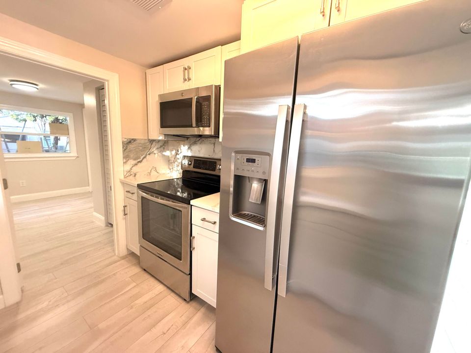 На продажу: $349,999 (3 спален, 1 ванн, 716 Квадратных фут)