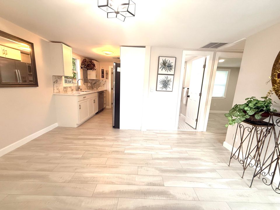 На продажу: $349,999 (3 спален, 1 ванн, 716 Квадратных фут)