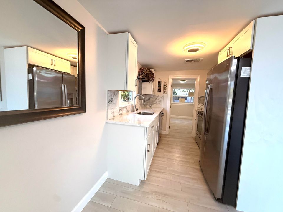 На продажу: $349,999 (3 спален, 1 ванн, 716 Квадратных фут)