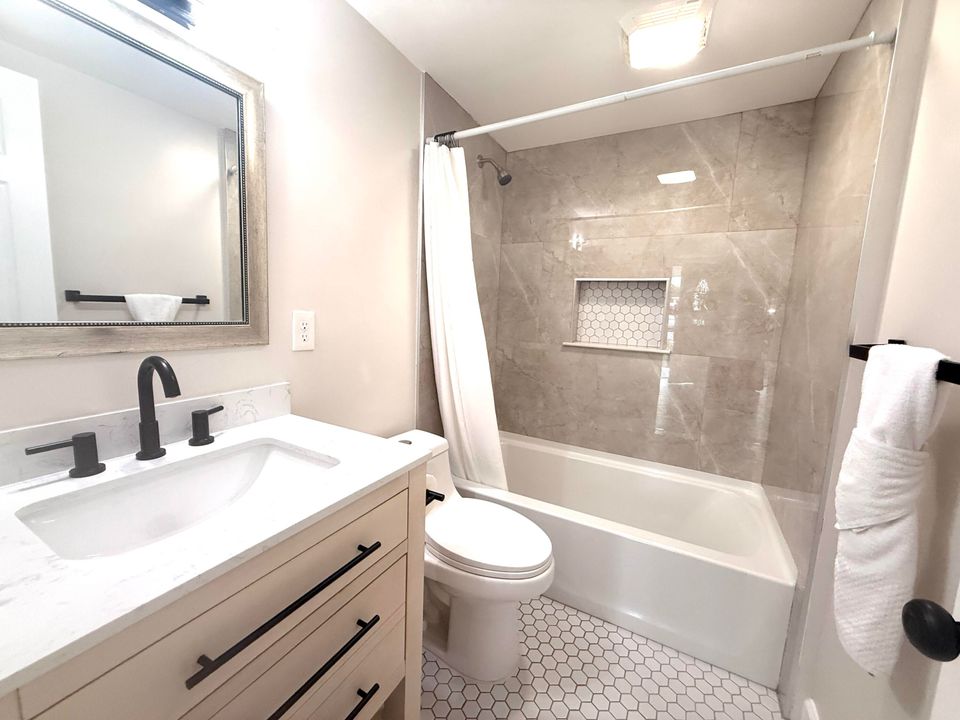 На продажу: $349,999 (3 спален, 1 ванн, 716 Квадратных фут)