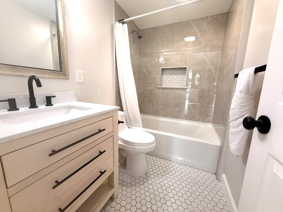 На продажу: $349,999 (3 спален, 1 ванн, 716 Квадратных фут)