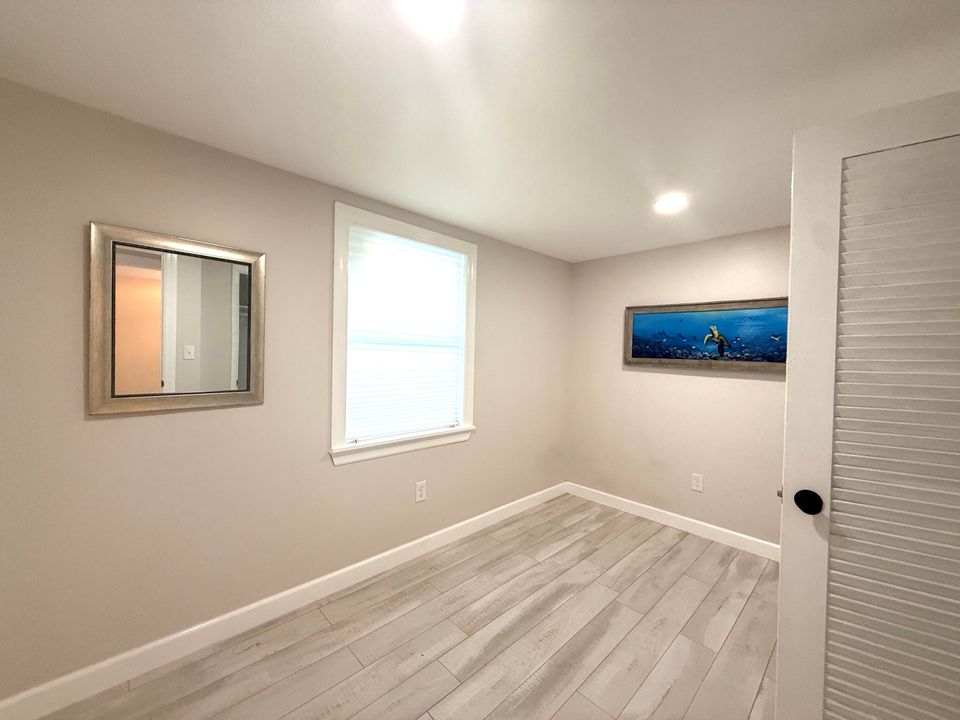 На продажу: $349,999 (3 спален, 1 ванн, 716 Квадратных фут)