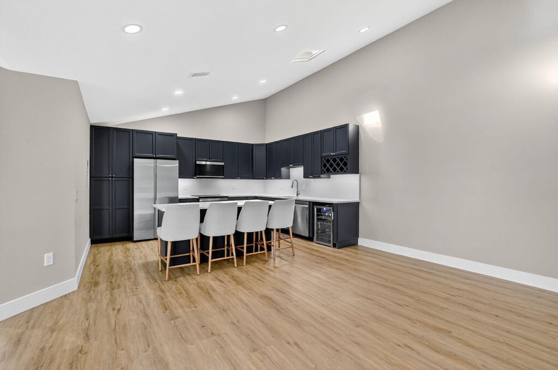 For Sale: $525,000 (3 beds, 3 baths, 1325 Square Feet)