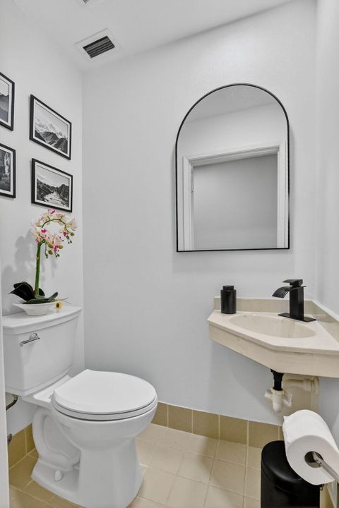 For Sale: $525,000 (3 beds, 3 baths, 1325 Square Feet)