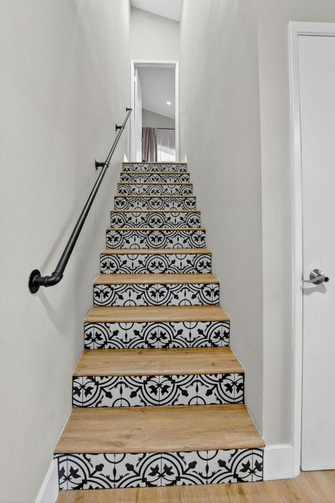 For Sale: $525,000 (3 beds, 3 baths, 1325 Square Feet)