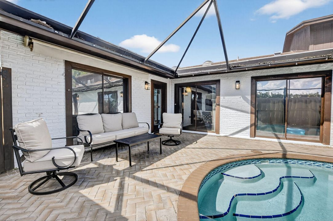 For Sale: $525,000 (3 beds, 3 baths, 1325 Square Feet)