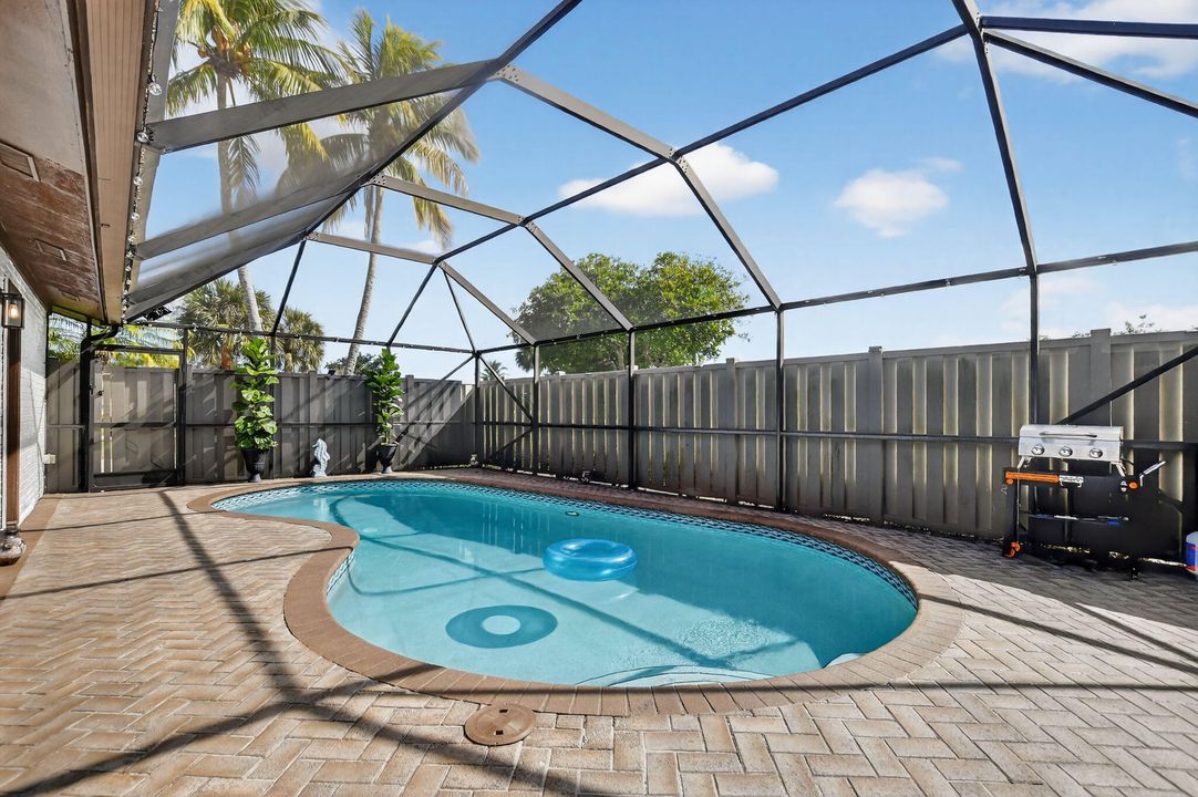 For Sale: $525,000 (3 beds, 3 baths, 1325 Square Feet)