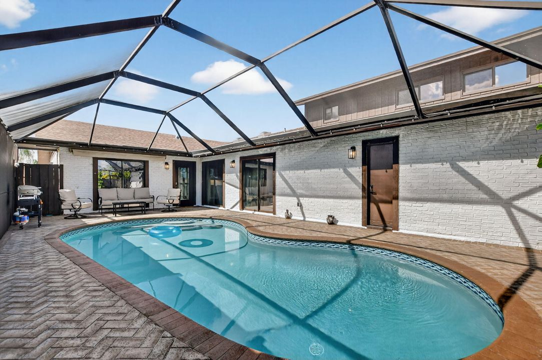 For Sale: $525,000 (3 beds, 3 baths, 1325 Square Feet)