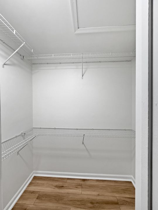 For Sale: $219,500 (1 beds, 1 baths, 696 Square Feet)