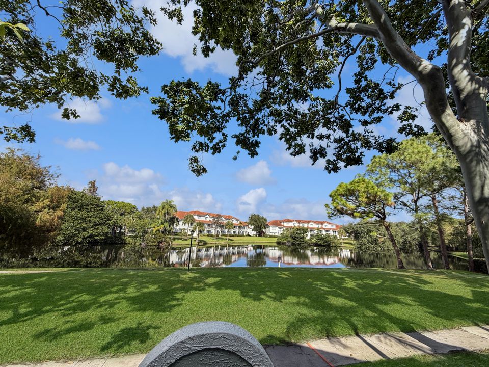 For Sale: $219,500 (1 beds, 1 baths, 696 Square Feet)