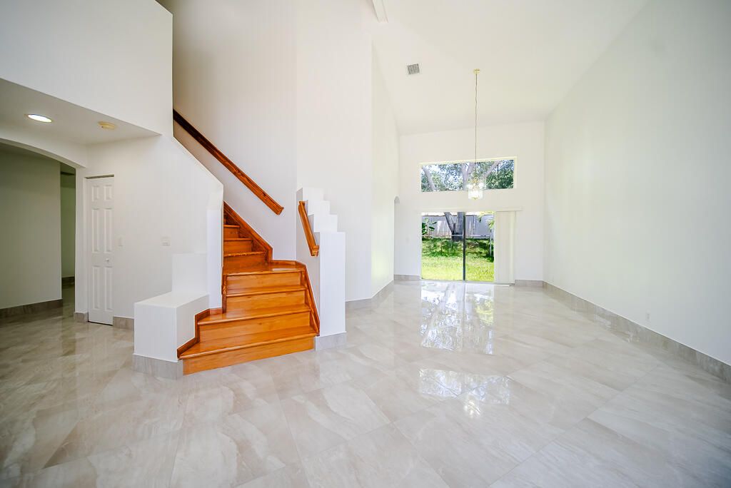 出租: $3,350 (4 贝兹, 3 浴室, 2246 平方英尺)