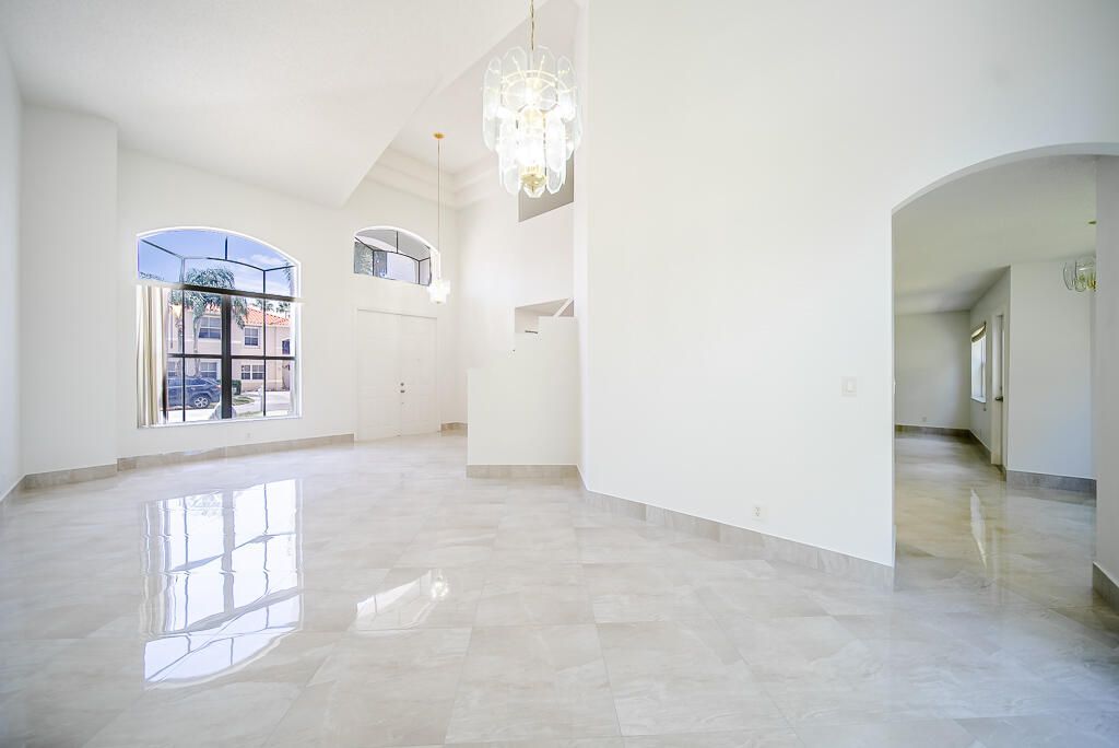 出租: $3,350 (4 贝兹, 3 浴室, 2246 平方英尺)