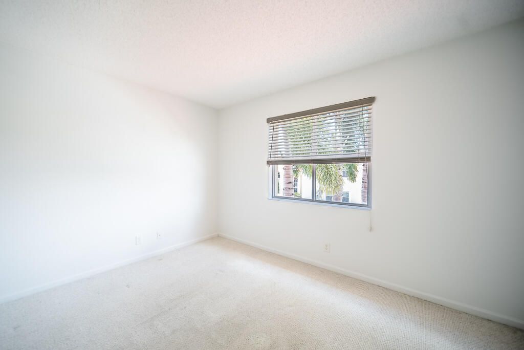 出租: $3,350 (4 贝兹, 3 浴室, 2246 平方英尺)