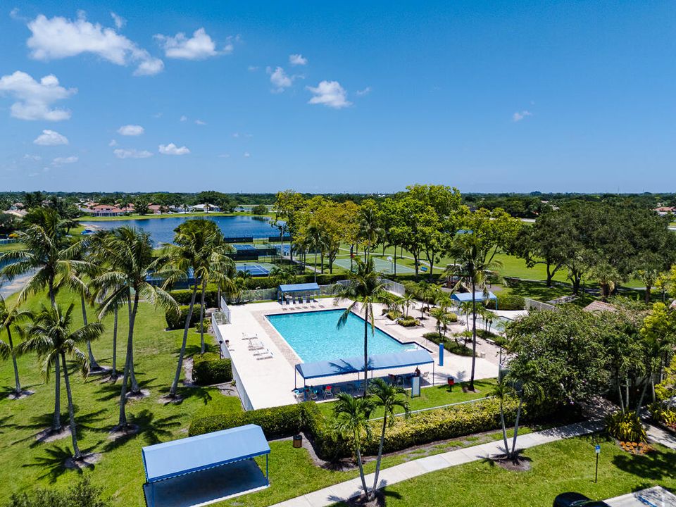 出租: $3,350 (4 贝兹, 3 浴室, 2246 平方英尺)