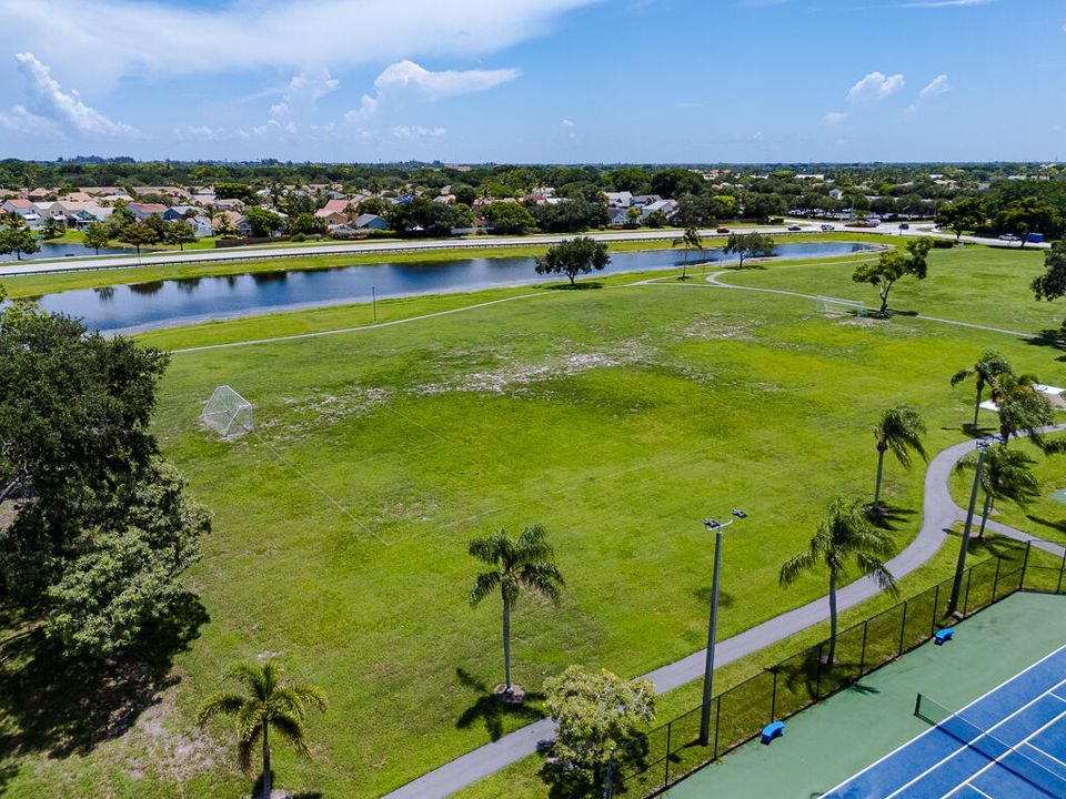 出租: $3,350 (4 贝兹, 3 浴室, 2246 平方英尺)