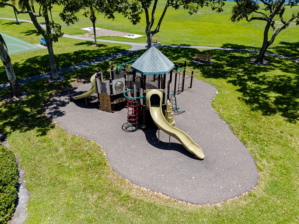 出租: $3,350 (4 贝兹, 3 浴室, 2246 平方英尺)