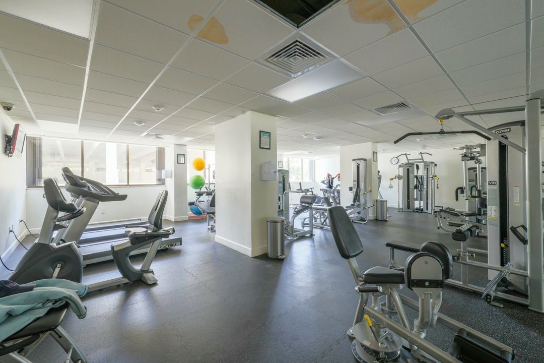 For Sale: $275,000 (2 beds, 2 baths, 1170 Square Feet)