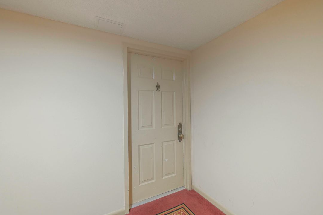 For Sale: $275,000 (2 beds, 2 baths, 1170 Square Feet)