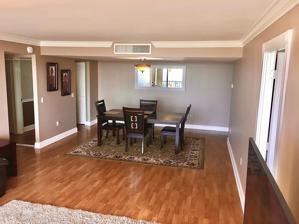 For Sale: $275,000 (2 beds, 2 baths, 1170 Square Feet)