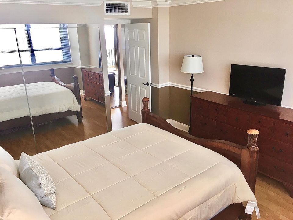 For Sale: $275,000 (2 beds, 2 baths, 1170 Square Feet)