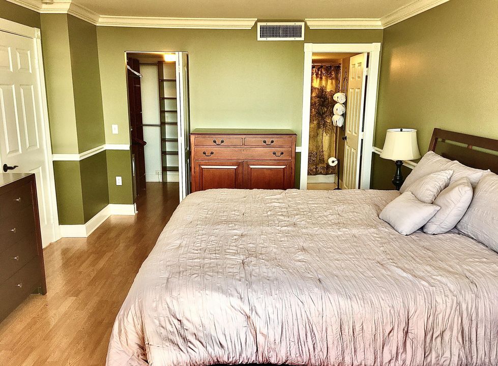 For Sale: $275,000 (2 beds, 2 baths, 1170 Square Feet)