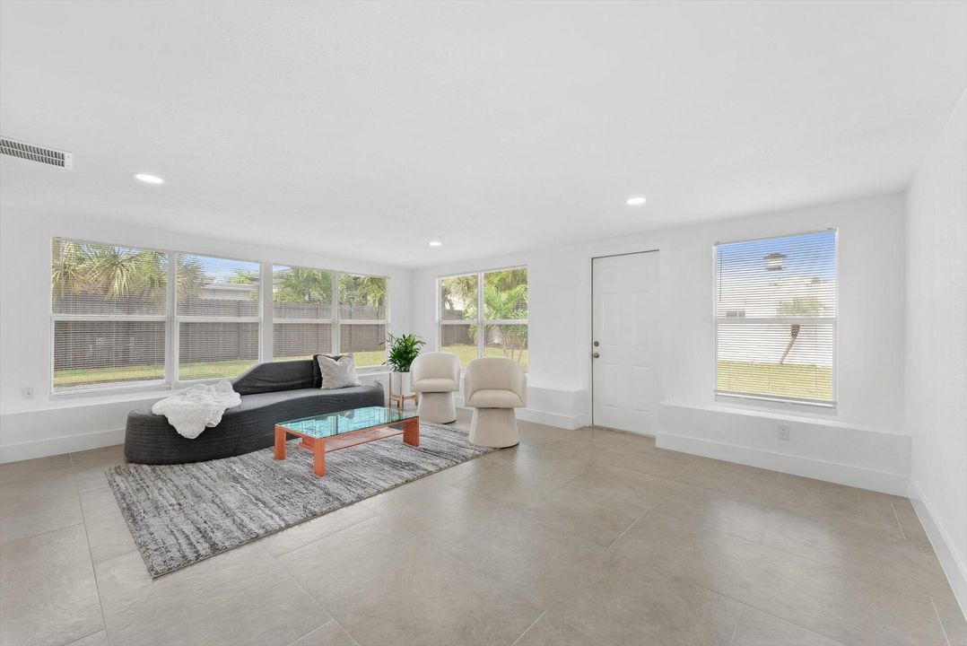 待售: $959,000 (3 贝兹, 2 浴室, 1755 平方英尺)