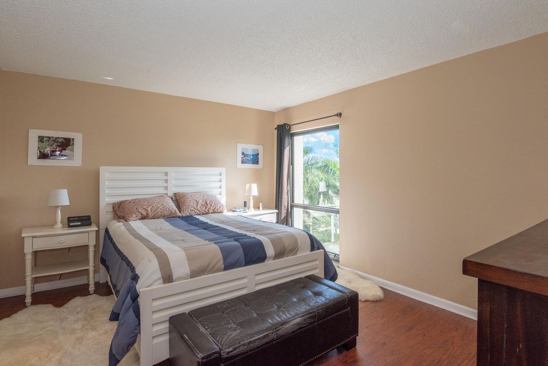 待售: $229,900 (2 贝兹, 2 浴室, 1042 平方英尺)