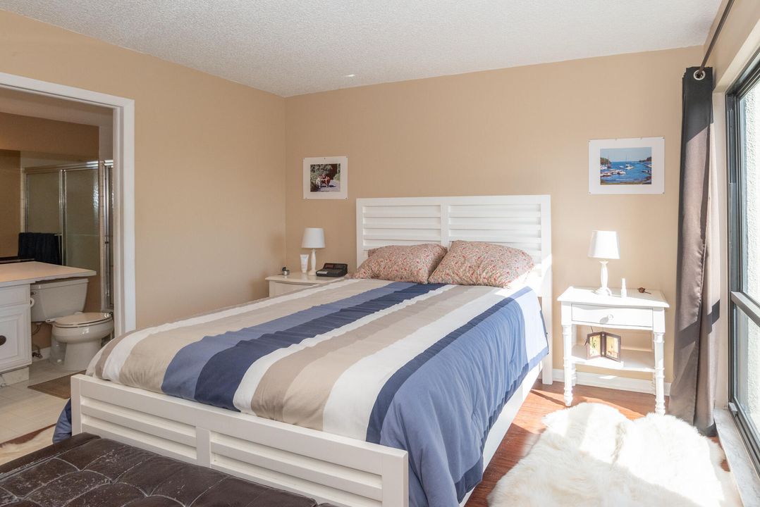 待售: $229,900 (2 贝兹, 2 浴室, 1042 平方英尺)