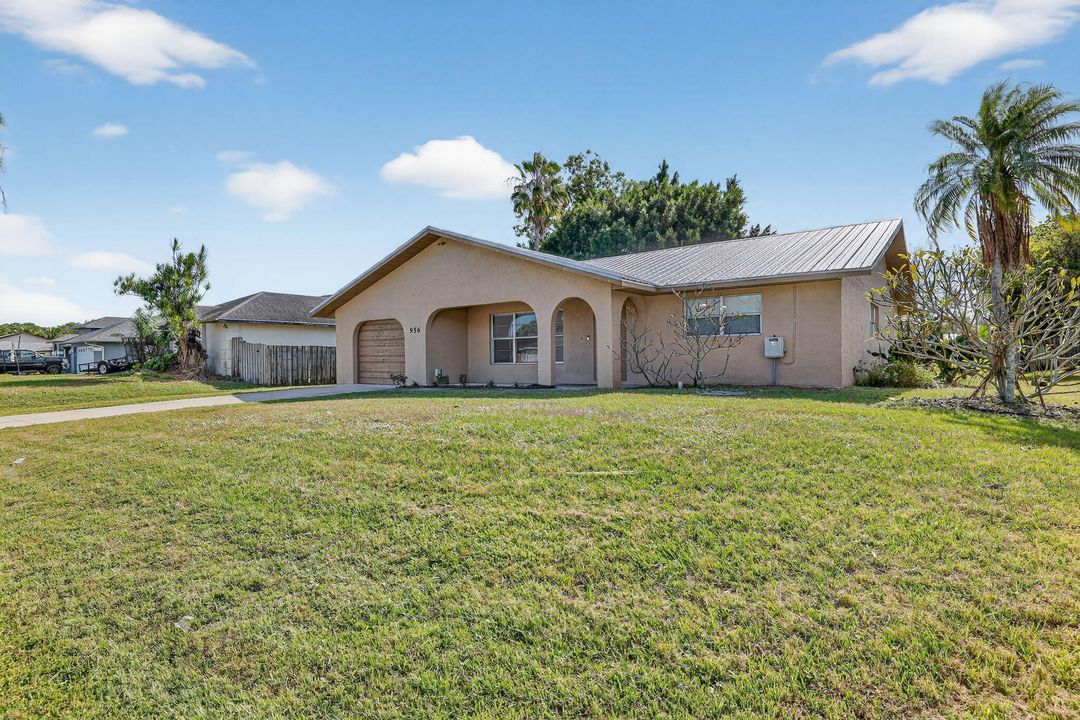 合同活跃: $309,900 (3 贝兹, 2 浴室, 1674 平方英尺)