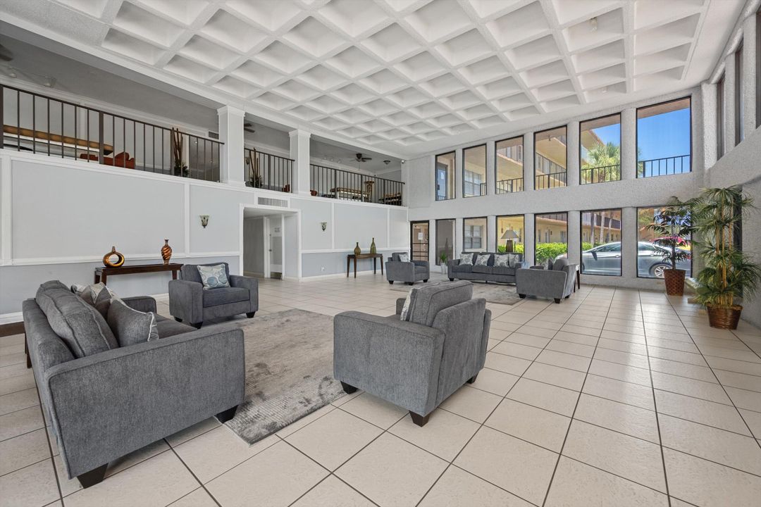 For Rent: $1,850 (1 beds, 1 baths, 741 Square Feet)