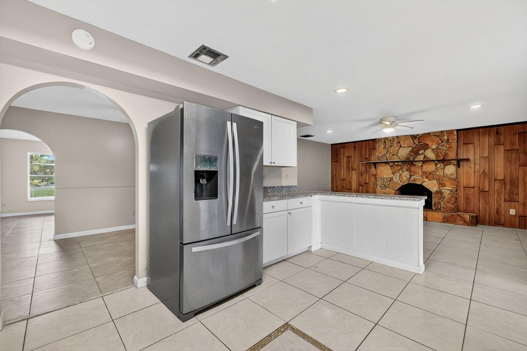 合同活跃: $309,900 (3 贝兹, 2 浴室, 1674 平方英尺)