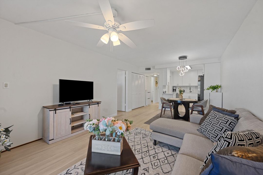 For Rent: $1,850 (1 beds, 1 baths, 741 Square Feet)