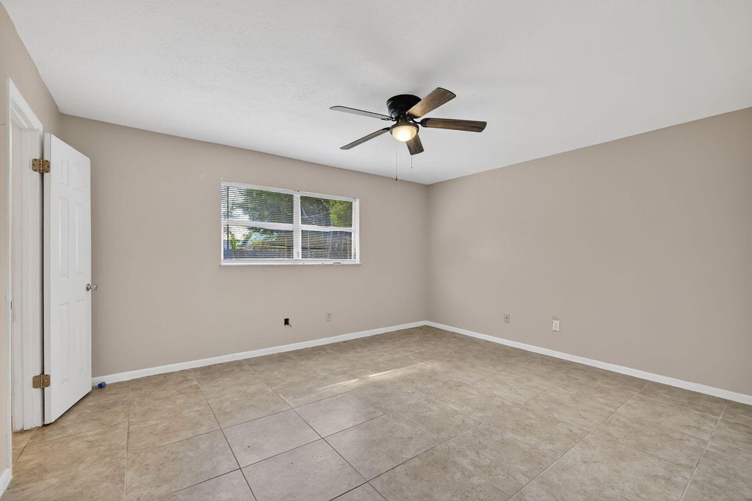 合同活跃: $309,900 (3 贝兹, 2 浴室, 1674 平方英尺)