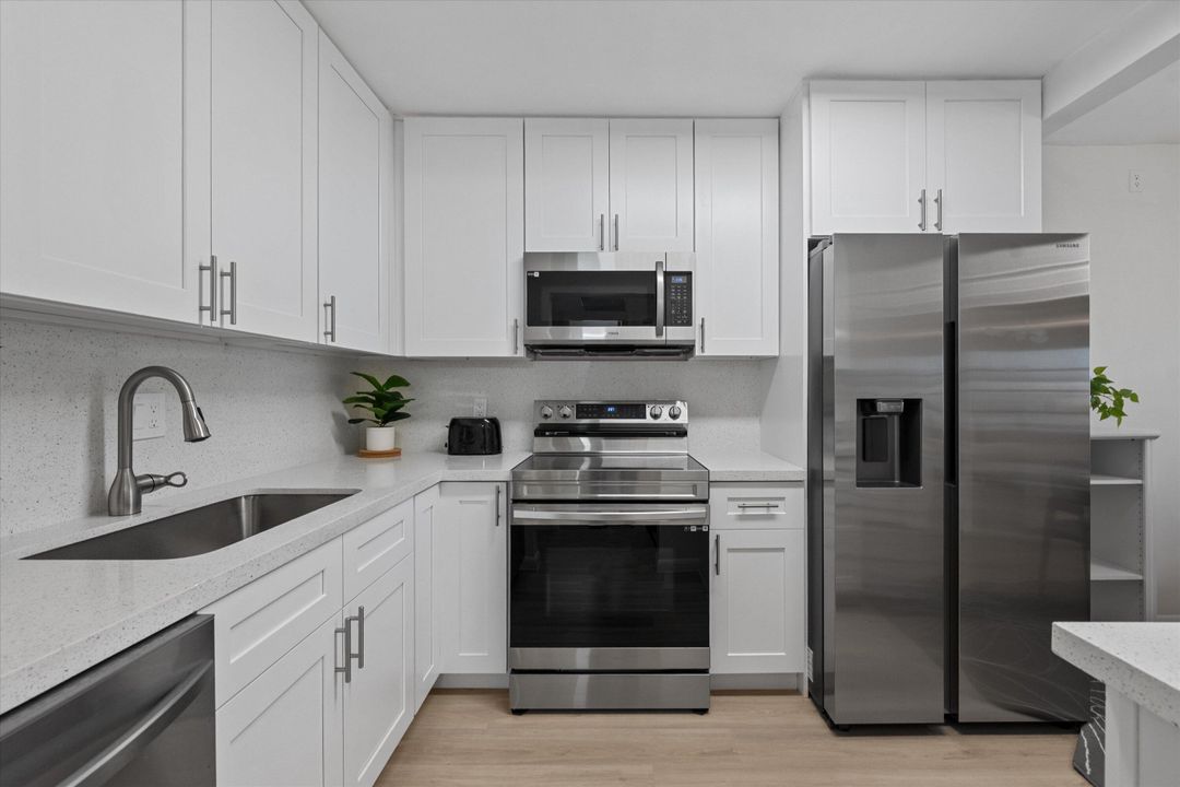 For Rent: $1,850 (1 beds, 1 baths, 741 Square Feet)