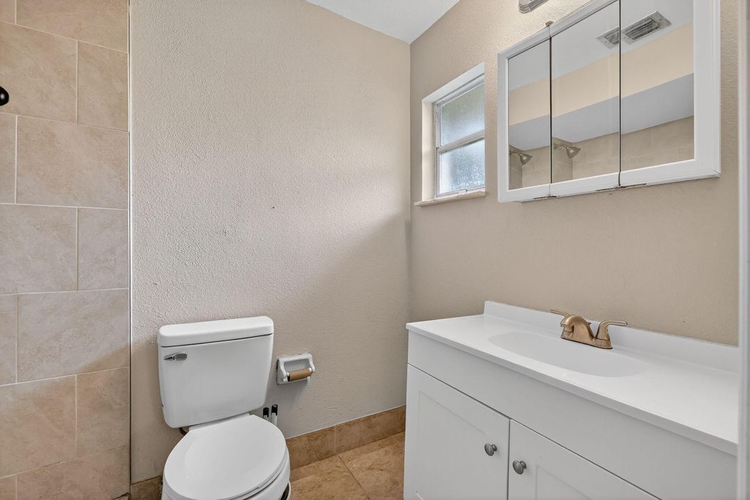 合同活跃: $309,900 (3 贝兹, 2 浴室, 1674 平方英尺)