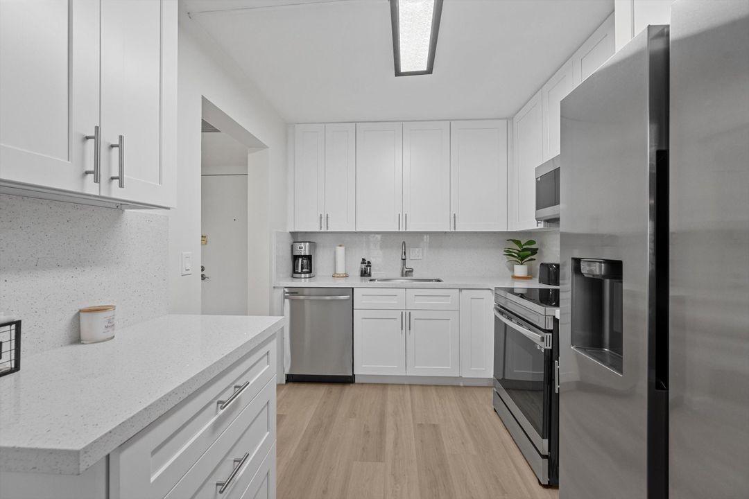 For Rent: $1,850 (1 beds, 1 baths, 741 Square Feet)