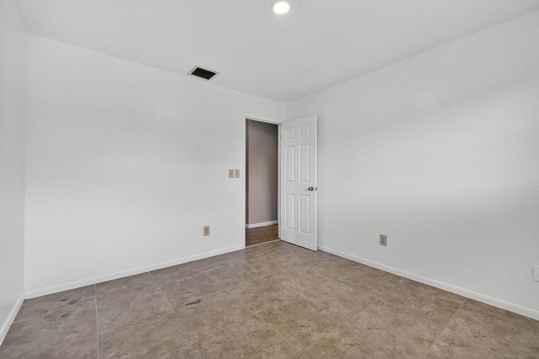 合同活跃: $309,900 (3 贝兹, 2 浴室, 1674 平方英尺)