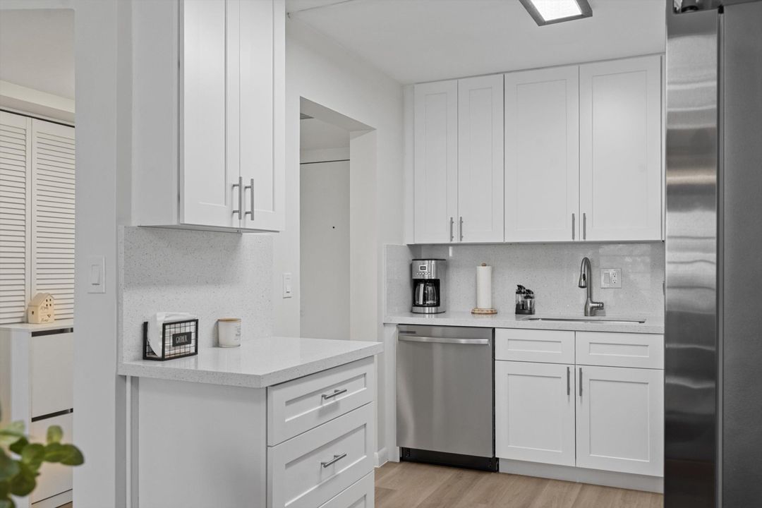 For Rent: $1,850 (1 beds, 1 baths, 741 Square Feet)