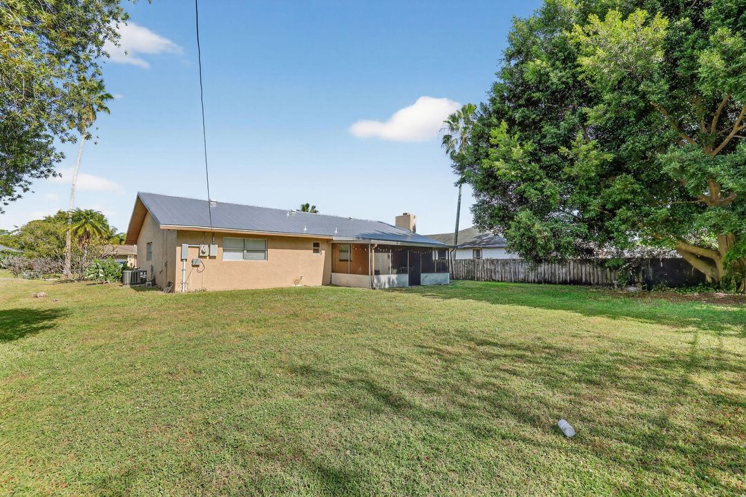 合同活跃: $309,900 (3 贝兹, 2 浴室, 1674 平方英尺)