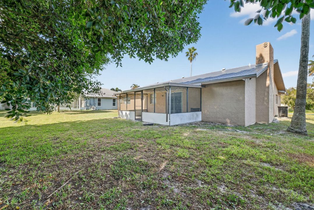 合同活跃: $309,900 (3 贝兹, 2 浴室, 1674 平方英尺)