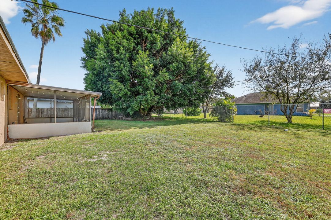 合同活跃: $309,900 (3 贝兹, 2 浴室, 1674 平方英尺)