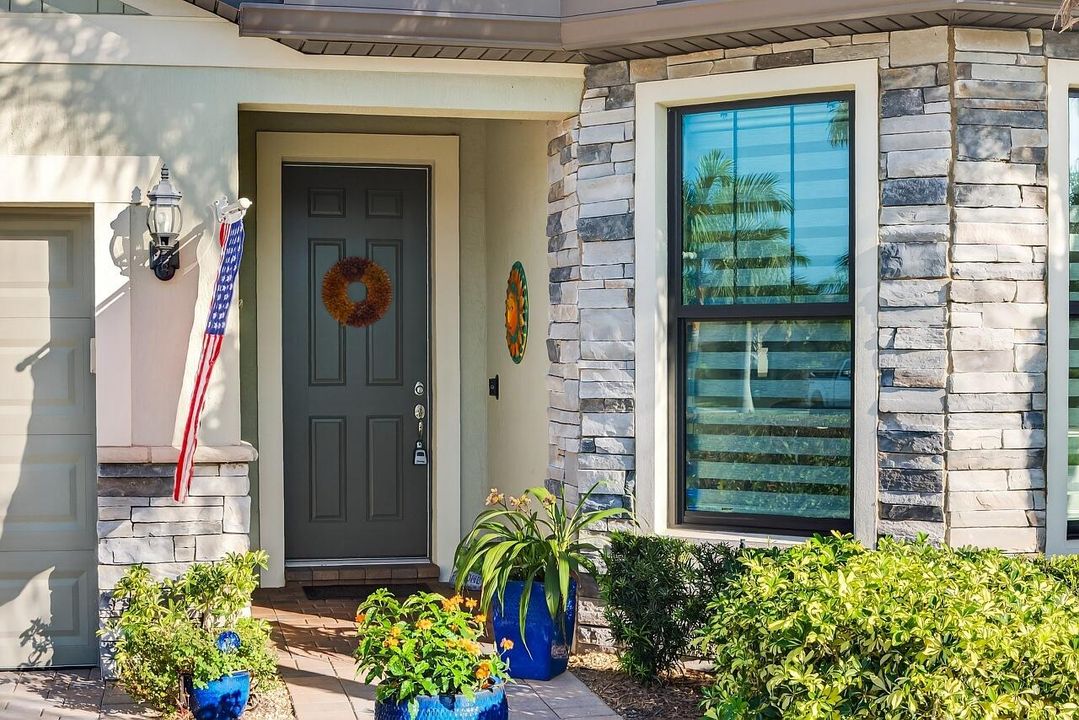 For Sale: $449,900 (3 beds, 2 baths, 1704 Square Feet)