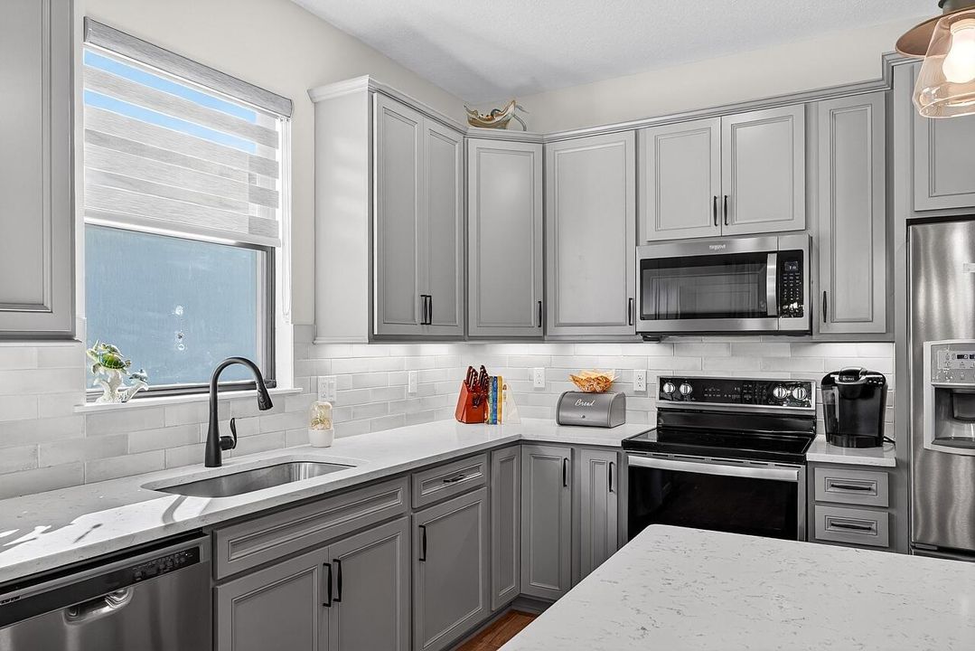 For Sale: $449,900 (3 beds, 2 baths, 1704 Square Feet)