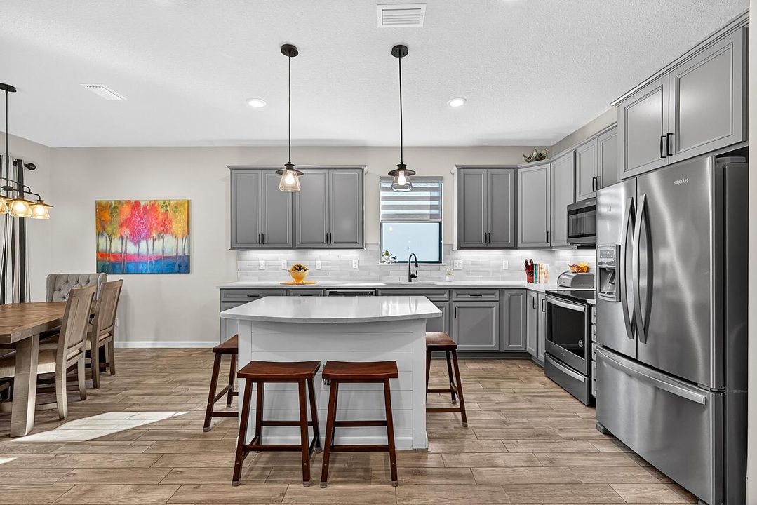 For Sale: $449,900 (3 beds, 2 baths, 1704 Square Feet)