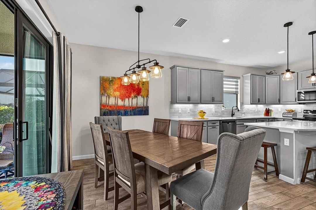 For Sale: $449,900 (3 beds, 2 baths, 1704 Square Feet)