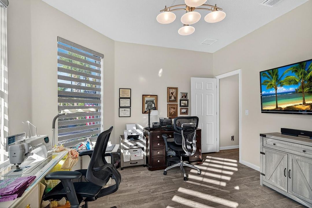 For Sale: $449,900 (3 beds, 2 baths, 1704 Square Feet)