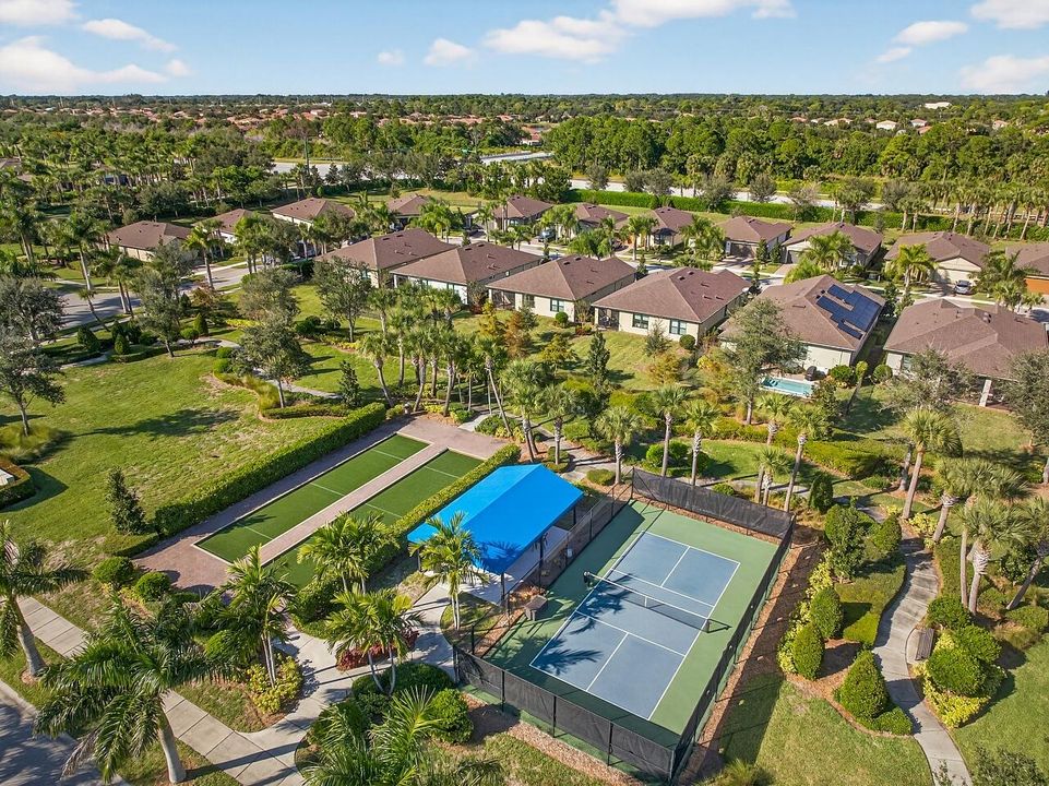 For Sale: $449,900 (3 beds, 2 baths, 1704 Square Feet)