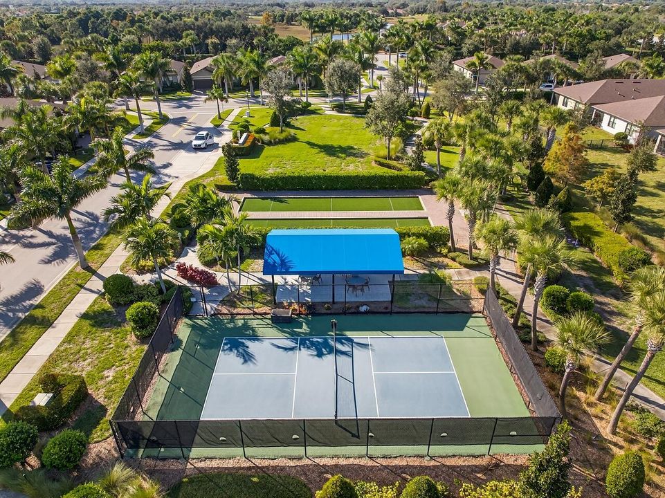 For Sale: $449,900 (3 beds, 2 baths, 1704 Square Feet)